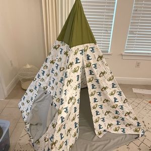 Pillowfort Kids Tent Teepee Dragon print